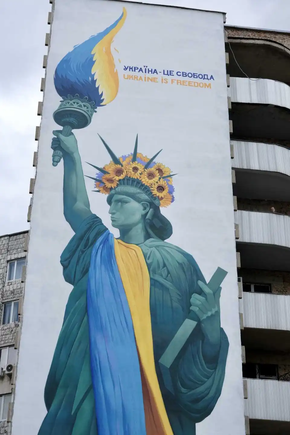 У центрі Кропивницького створили 27-метровий патріотичний мурал (ФОТО)