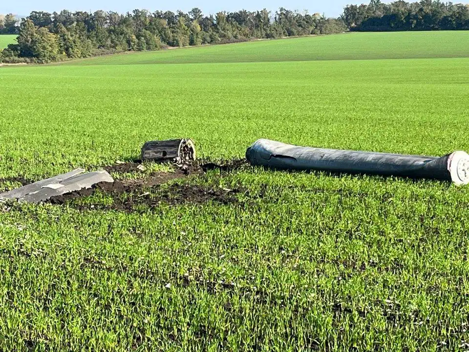 На Кіровоградщині ППО збила дві ворожі ракети, уламки знайшли в полях (ФОТО) фото 1