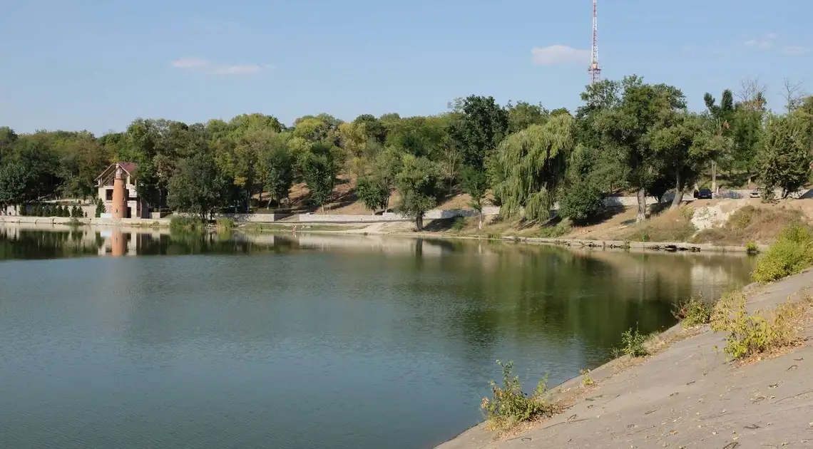 Велодоріжки, алеї, «потьомкінські» сходи: у Кропивницькому реконструюють парк Перемоги (ФОТО) фото 1