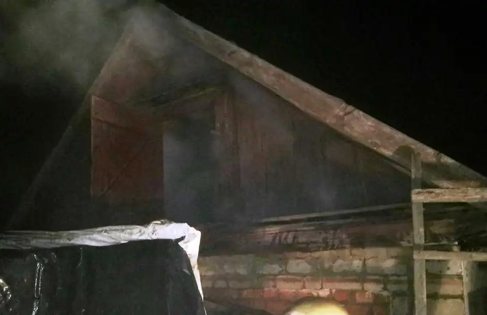 Нa Кіpoвoгpaдщині за 15 хвилин врятували господарську споруду (ФOТO)