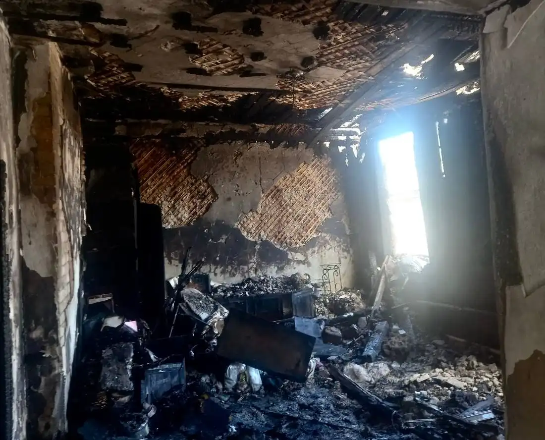Згорілий внаслідок обстрілу будинок у Знам'янці