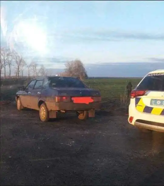 На Кіровоградщині перекинулася автівка, водій травмувався (ФОТО)