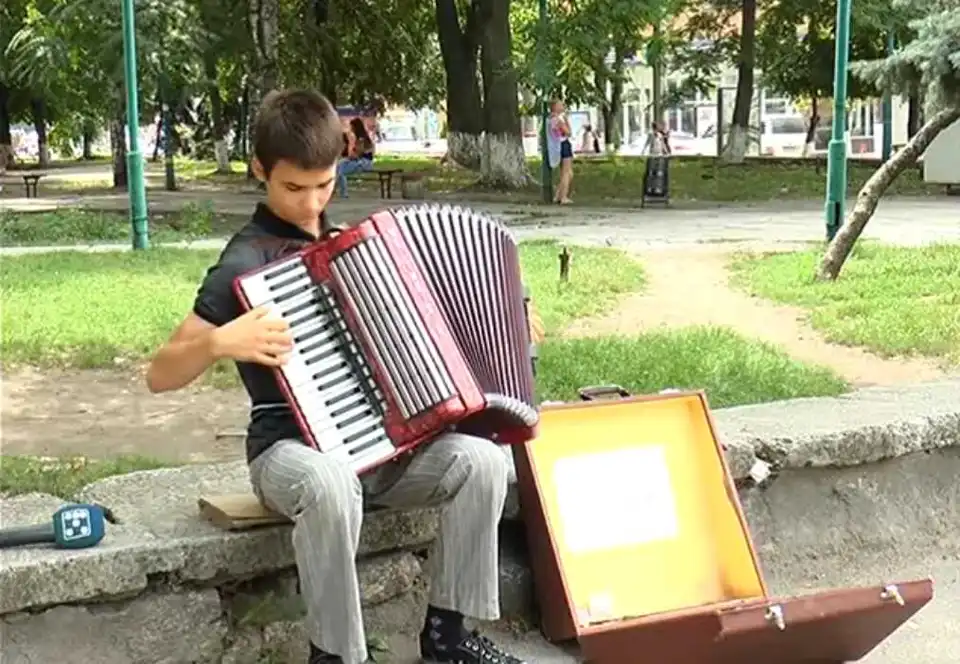 У Кропивницькому 14-річний музикант збирає гроші на інструмент мрії (ВІДЕО)