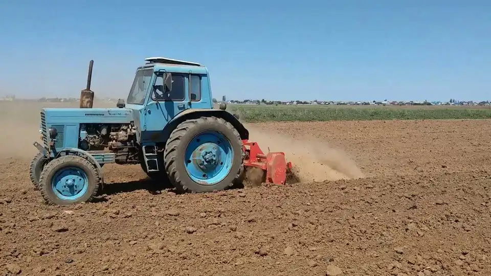 На Кіровоградщині чоловік вкрав трактор та оприскувач агропідприємства