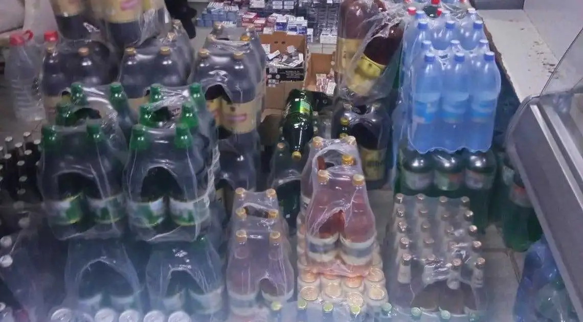 У Новомиргороді з магазина вилучили тисячу пачок сигарет та 50 л "слабоалкоголки" (ФОТО) фото 1