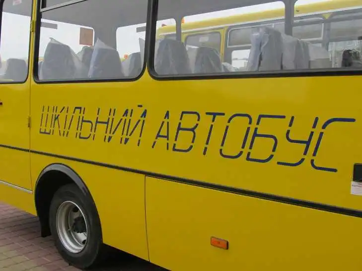 На Кіровоградщині потрапив у ДТП шкільний автобус, що віз старшокласників на ЗНО