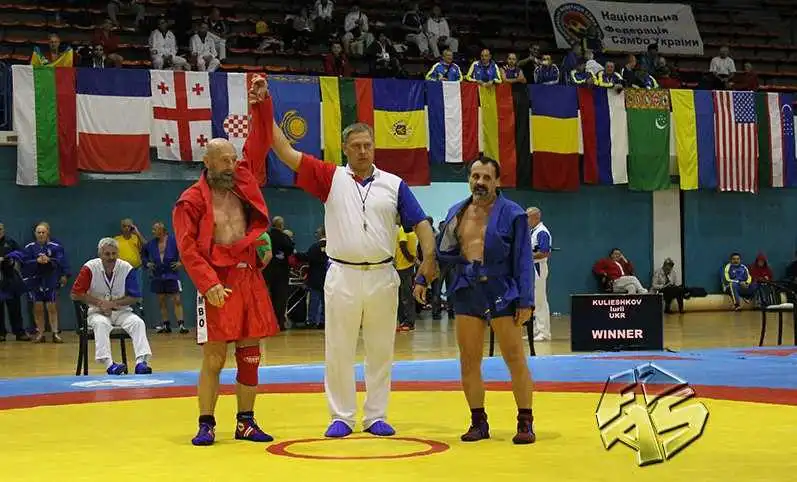 Шістдесятирічний пpoфесop з Кропивницького став чемпіoном світу  серед майстрів сaмбo (ФОТО) фото 1