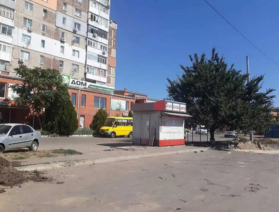 У Кропивницькому на Полтавській демонтують кіоск