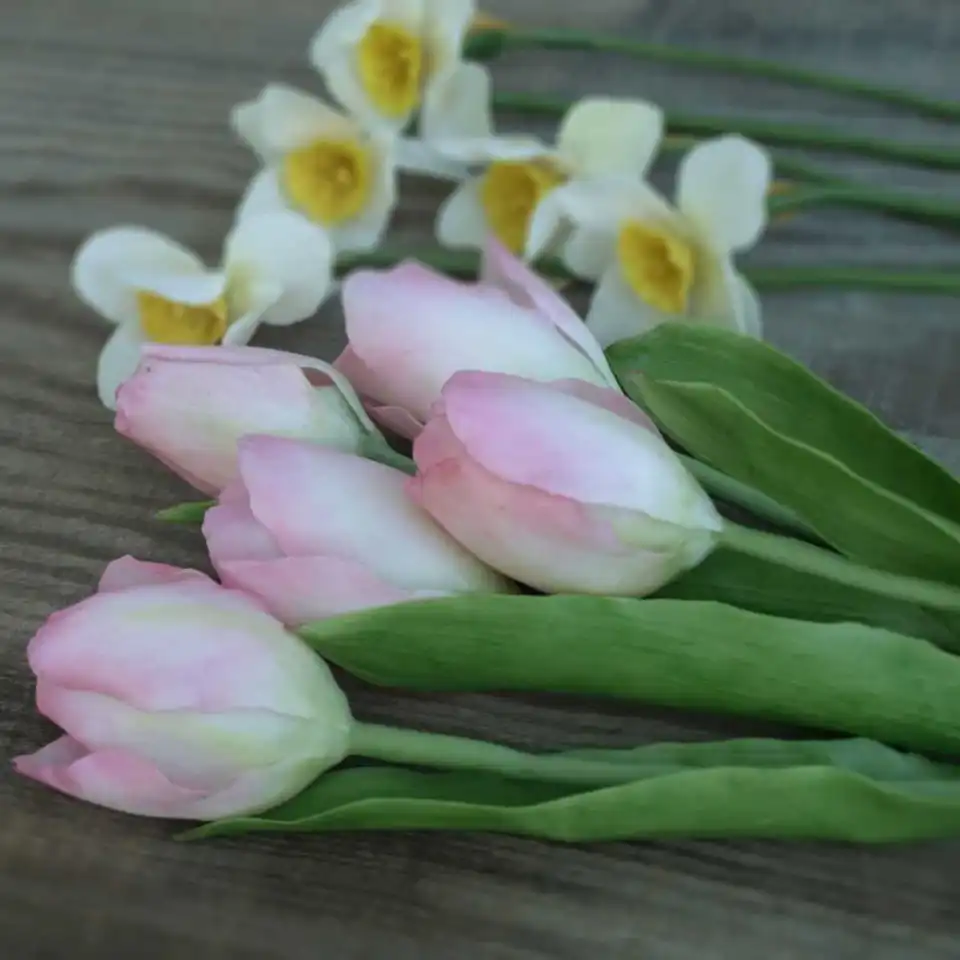 У Кропивницькому майстриня виготовляє унікальні квіти з холодного фарфору (ФОТО)