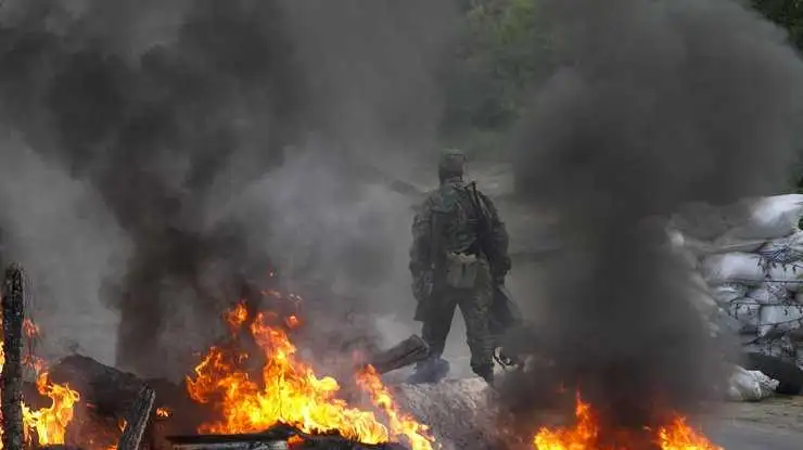 Бойовики в зоні АТО накрили "градами" Новозванівку (ВІДЕО) фото 1