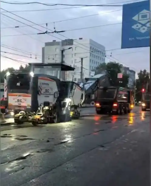 У Кропивницькому по вулиці Вокзальній почали фрезерування асфальту (ВІДЕО)