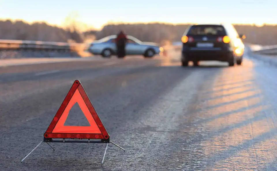 У Кропивницькому 14-річний велосипедист влетів під колеса іномарки, хлопець у лікарні (ФОТО)