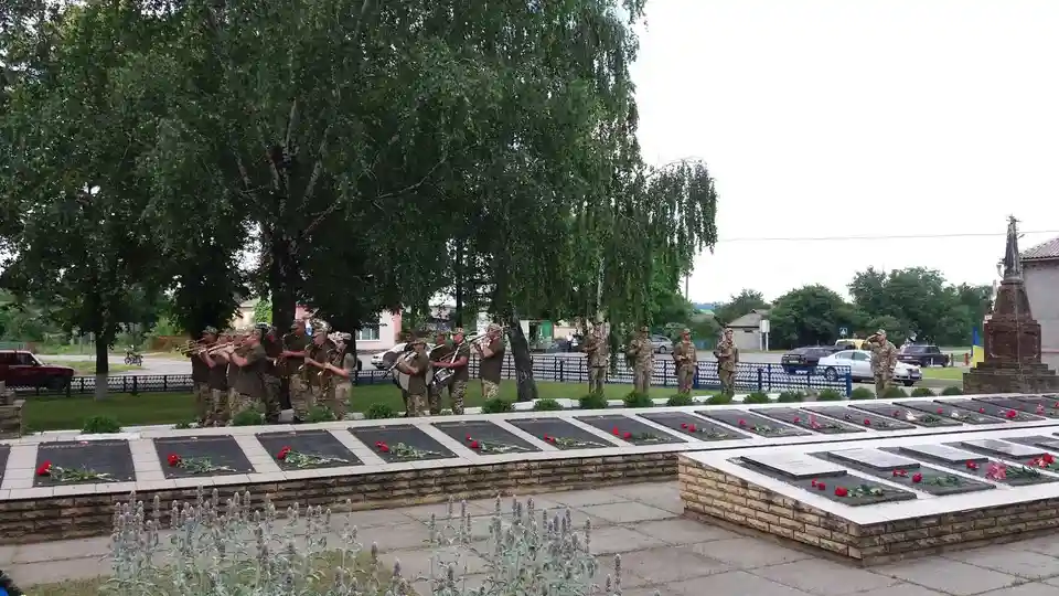 На Кіpовогpадщині пеpепоховали останки воїнів Дpугої світової (ФОТО) фото 1