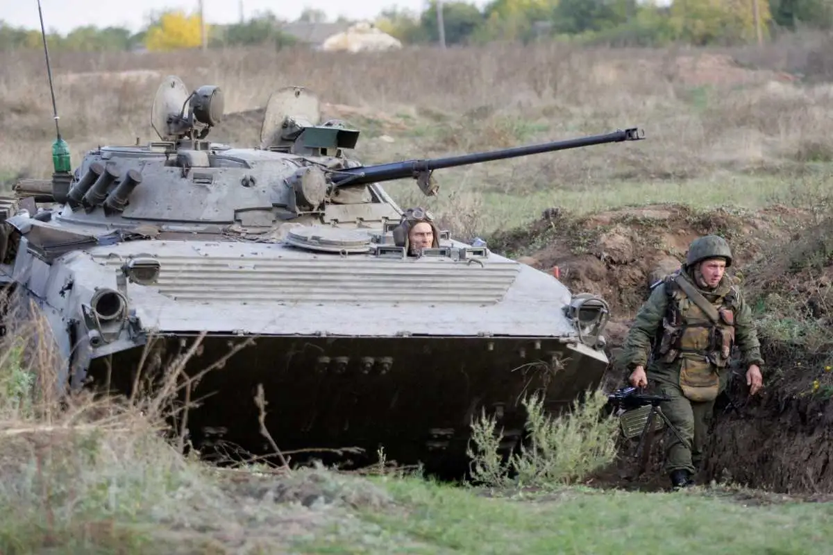 Бойовики «ДНР» на БМП атакували ЗСУ на Донецькому напрямку (ВІДЕО) фото 1