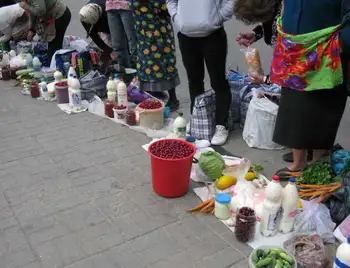 Муніципальний патруль у Кропивницькому "переселив" вуличних торговців на офіційні ринки (ФОТО) фото 1