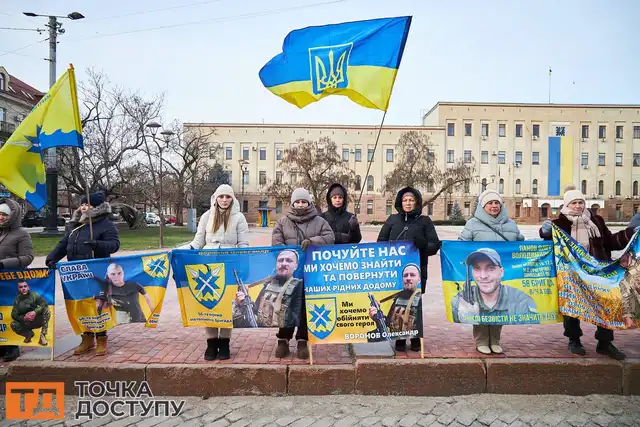 “Сподіваємося тільки на краще”: акція на підтримку полонених та зниклих безвісти відбулася у Кропивницькому