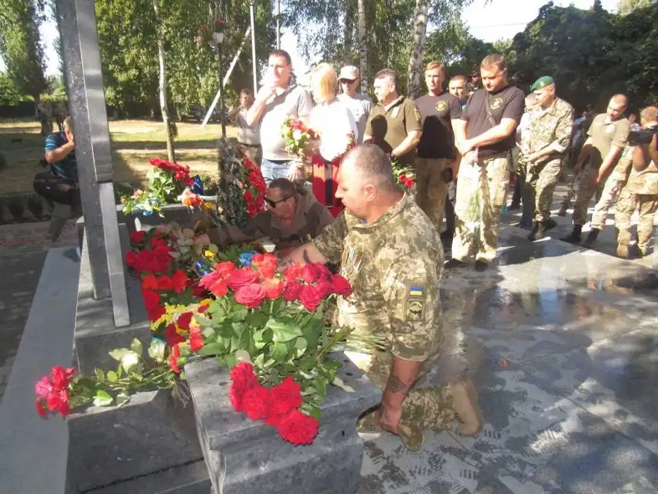 У Новомиргороді відкрили меморіал захисникам України (ФОТО)