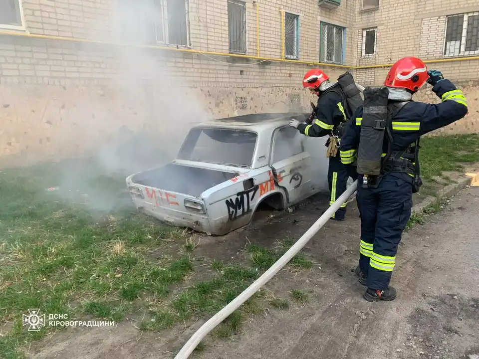 горіло сміття в машині на Новомиколаївці у Кропивницькому