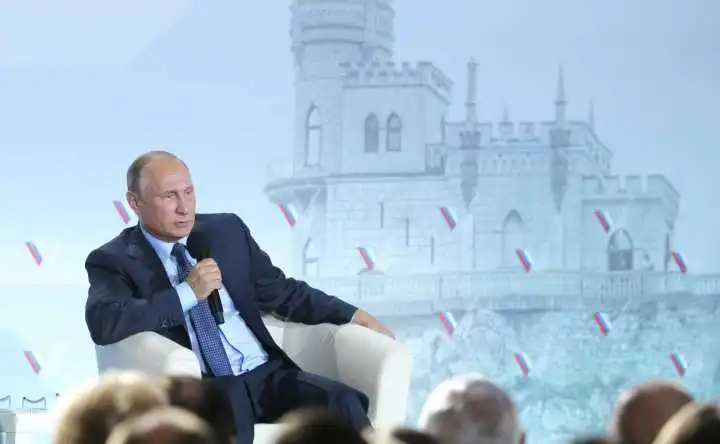 «Історик» Володимир Путін осоромився в окупованій Ялті