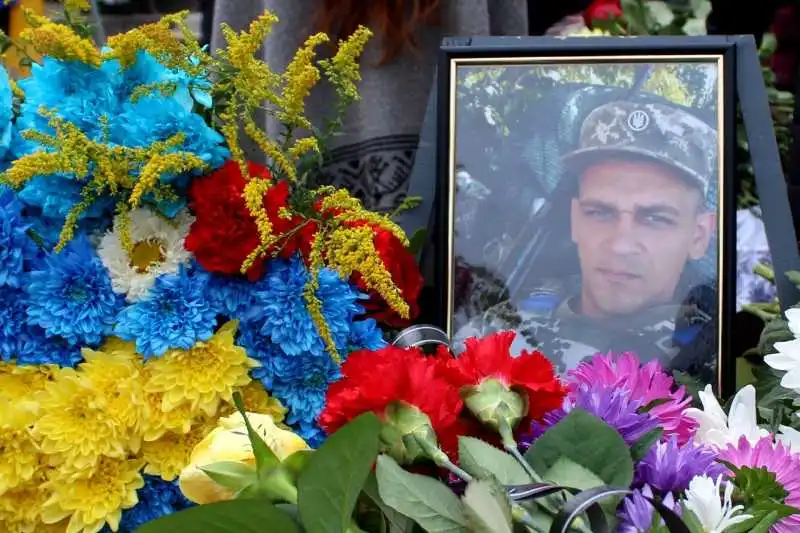 В громаді на Кіровоградщині попрощалися із 36-річним захисником (ФОТО)