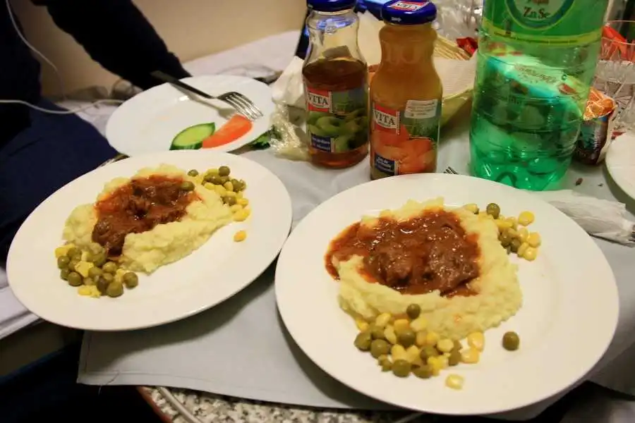 «Укрзалізниця» анонсувала смачну послугу для нічних пасажирів