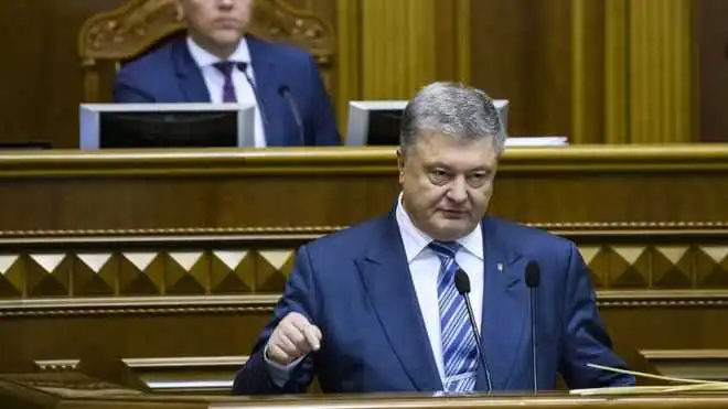 Порошенко видав уточнюючий указ про воєнний стан фото 1