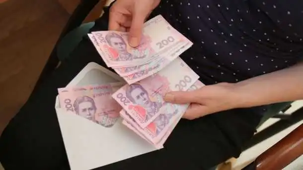 До кінця року середня зарплата в Україні складатиме 10 тис грн – Гройсман фото 1