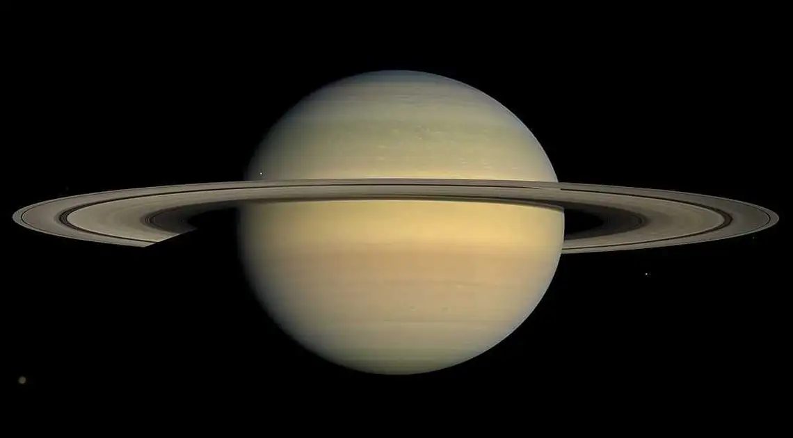 Зонд NASA «Cassini» знайшов у Кільцях Сатурна загадкові об’єкти (ФОТО) фото 1