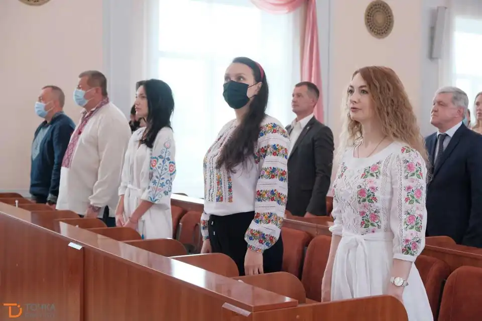 Які вишиванки одягли кропивницькі депутати (ФОТОРЕПОРТАЖ) фото 1