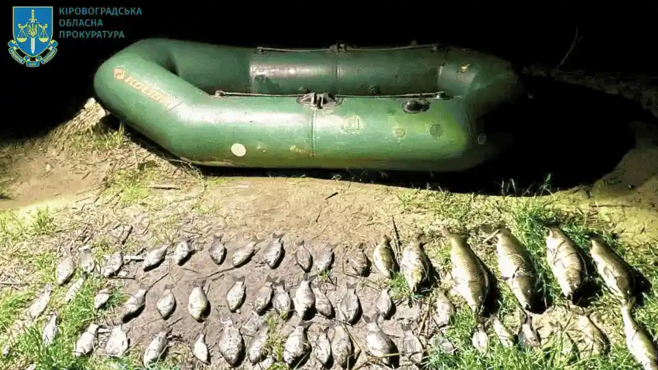 100 тисяч збитків: на Кіровоградщині чоловіка підозрюють у риболовлі з електрошоком