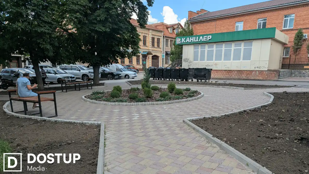 Новий сквер на розі вулиць Пашутинської та Чміленка у Кропивницькому
