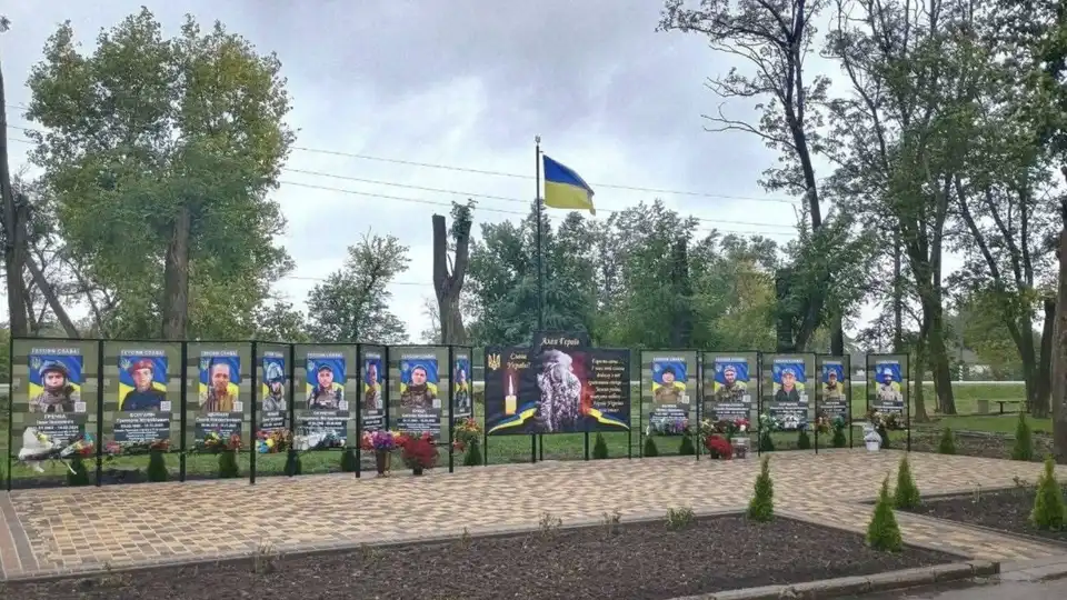 У селищі на Кіровоградщині відкрили Алею Героїв на честь загиблих захисників фото 1