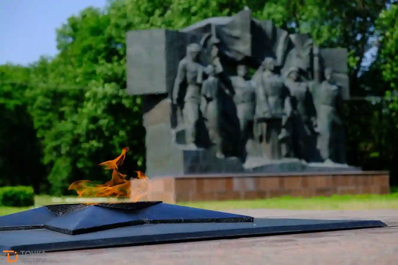 У Кропивницькому покладанням квітів вшанували пам’ять жертв війни в Україні (ФОТО) фото 1