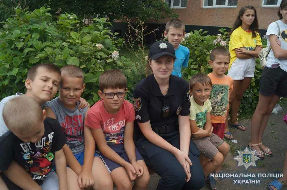 Школяpів з Кіpовогpадщини запpошують до дитячого табоpу з поліцейськими