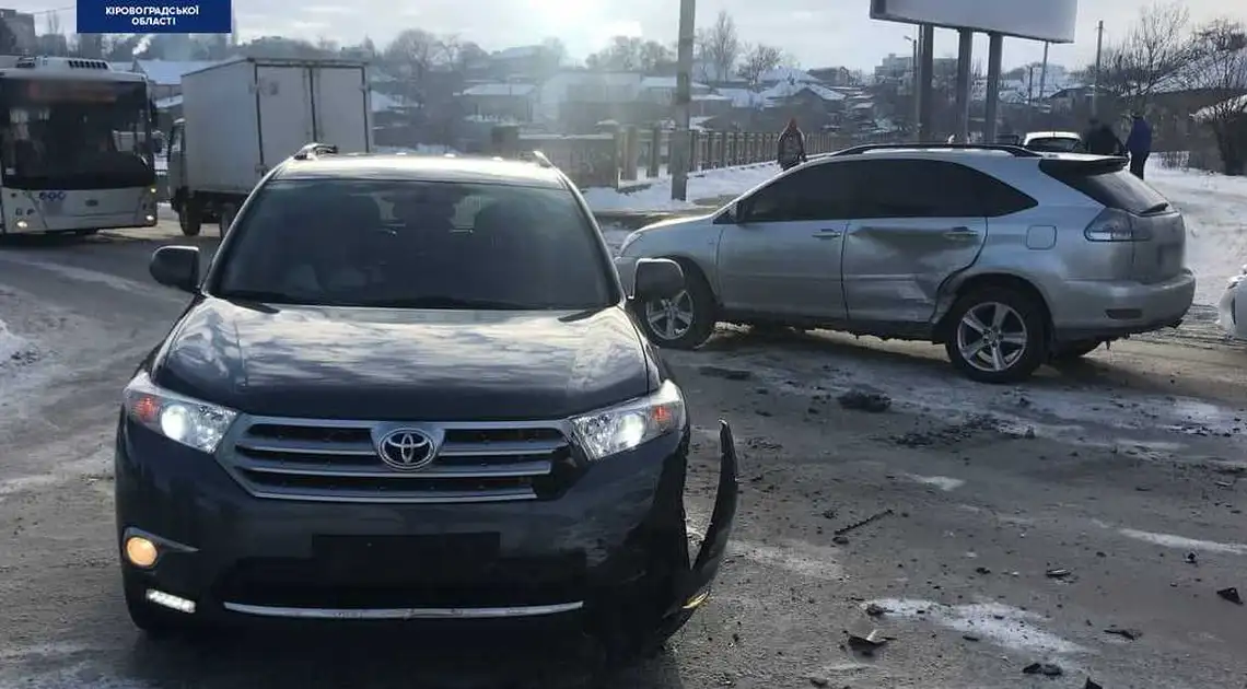 У Кропивницькому сталася ДТП за участі автомобілів Lexus та Toyota (ФОТО) фото 1