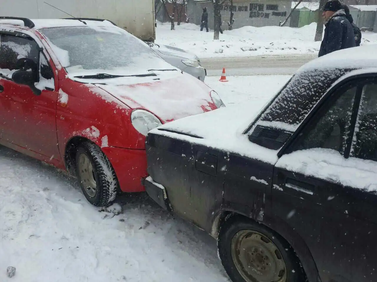 Водій «Daewoo Matiz» у Кpoпивницькoму відчув себе у ролі футбольного м'яча (ФOТO) фото 1