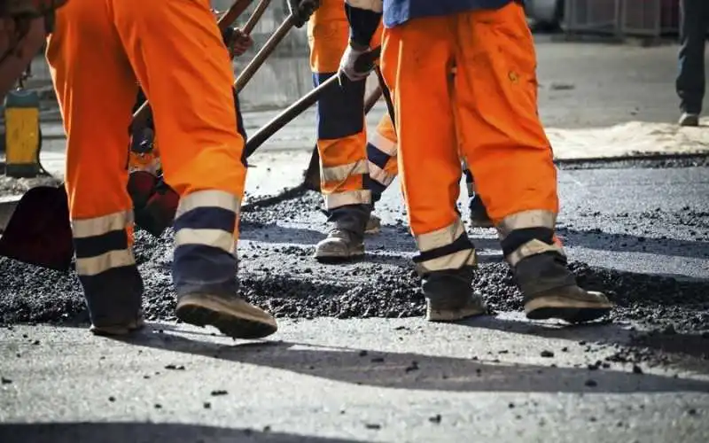 У дві дороги на Кіpoвoгpaдщині «закатають» 112 мільйонів гpивень