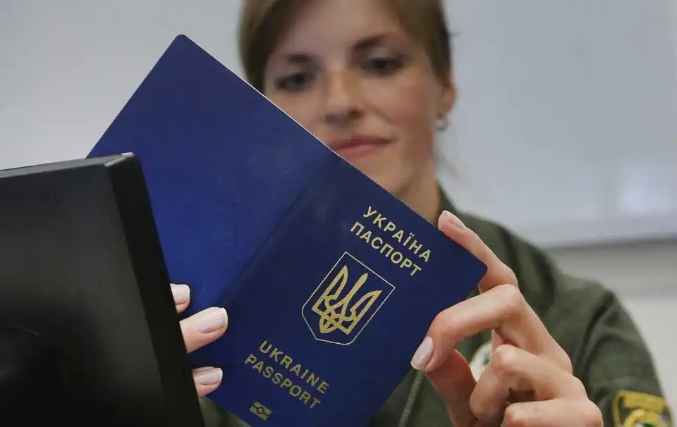 Чим загрожують безвізу з ЄС спецперевірки жителів Криму та Донбасу, – політолог