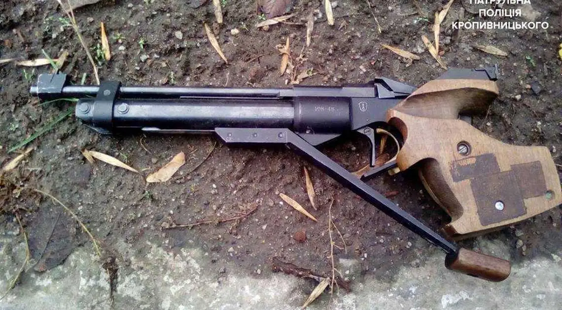 В одному зі сміттєвих баків у Кропивницькому знайшли гвинтівку (ФОТО) фото 1