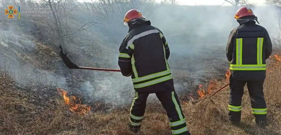 Протягом доби на Кіровоградщині сталося понад 40 пожеж трави та сміття