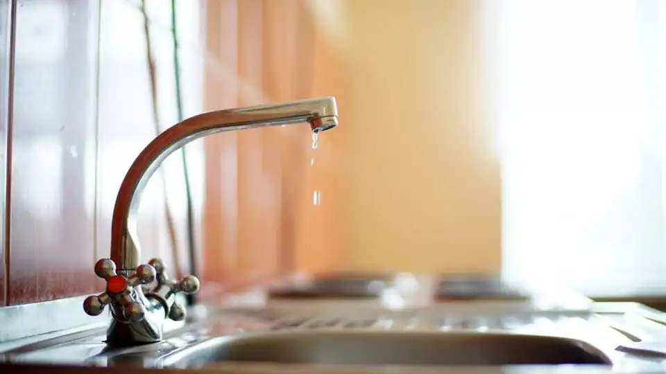 Чому в крані низький тиск води