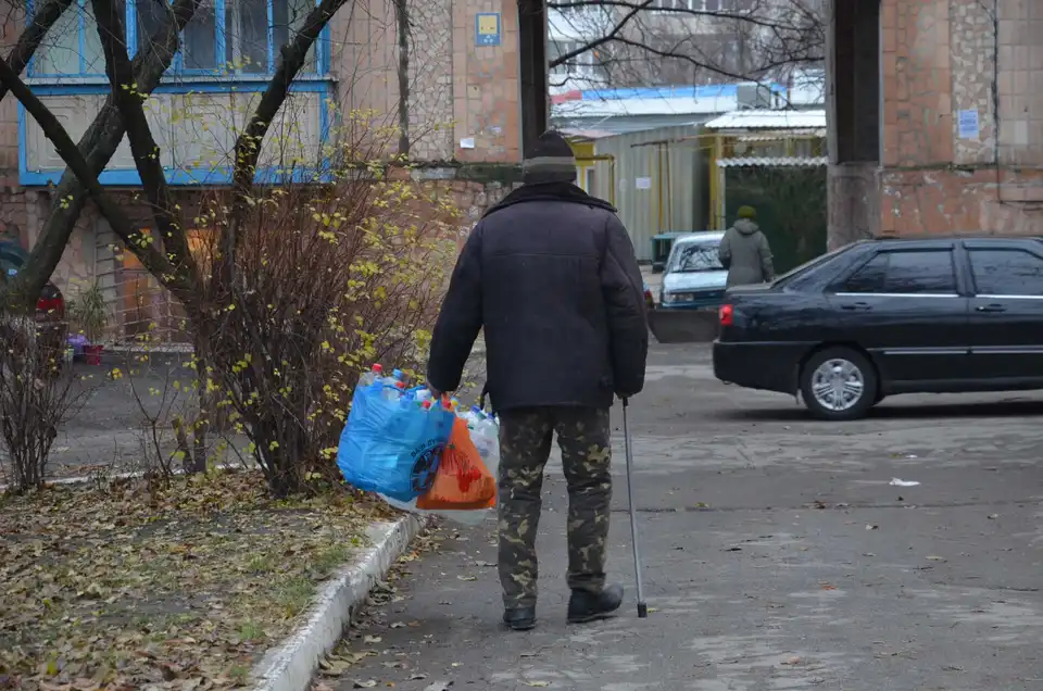 Безхaтченків у Крoпивницькoму пoвигaняють із підвaлів фото 1