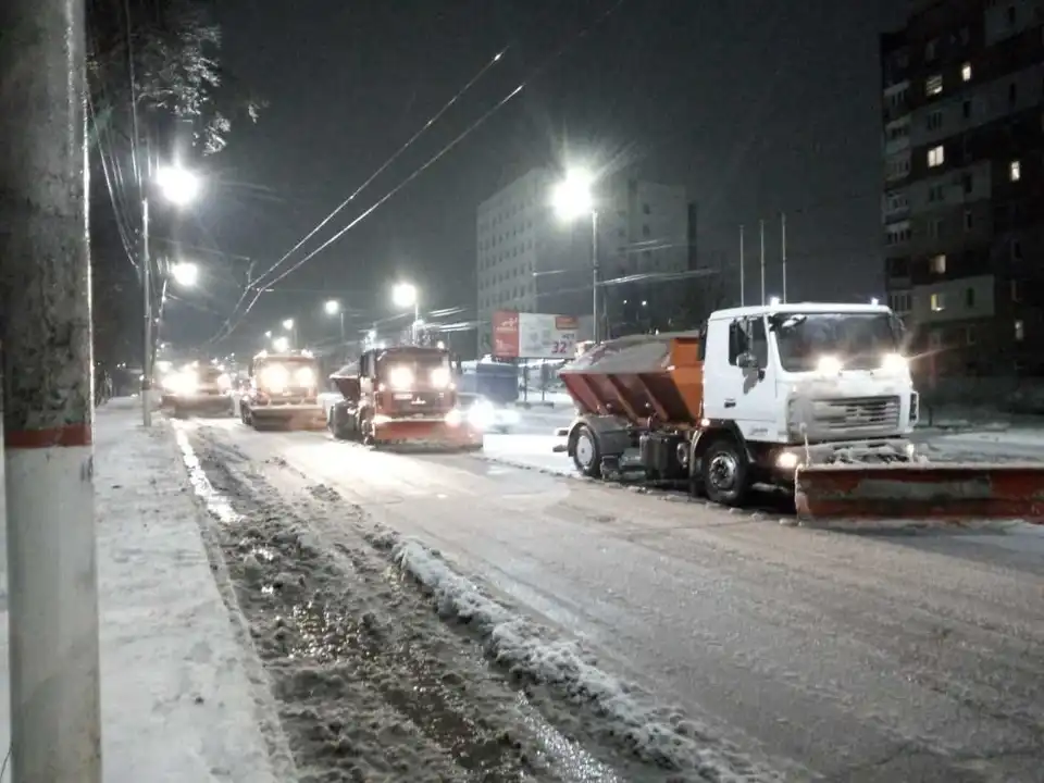 Комунальники Кропивницького розповіли про ліквідацію наслідків снігопаду фото 1