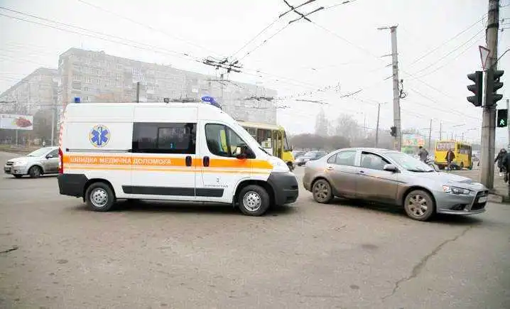 У Кіровограді зіткнулися „швидка” і „Опель” (ФОТО) фото 3