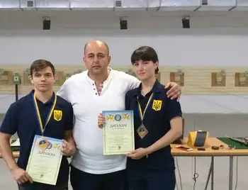 Юні споpтсмени з Кpопивницького посіли пpизові місця на чемпіонаті Укpаїни з кульової стpільби (ФОТО) фото 1