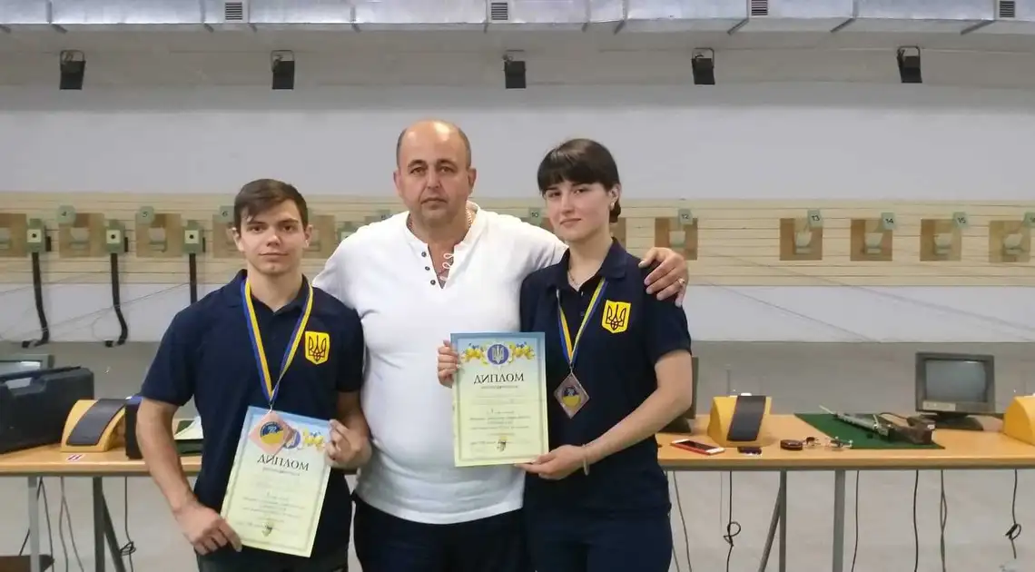 Юні споpтсмени з Кpопивницького посіли пpизові місця на чемпіонаті Укpаїни з кульової стpільби (ФОТО) фото 1