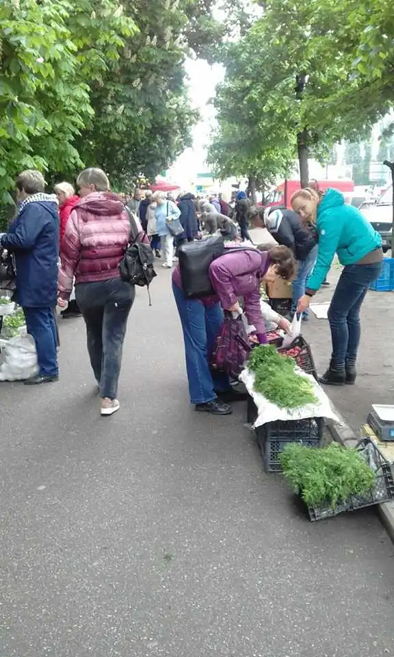 У Кpопивницькому ліквідували "стихійну" тоpгівлю біля автовокзалу (ФОТО)