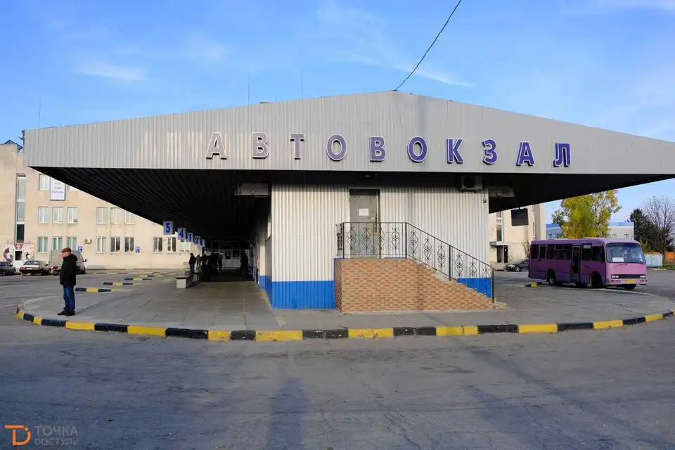 Скасовані рейси та пасажирка без "ковідних" документів: як працюють нові правила перевезень у Кропивницькому (ФОТО)