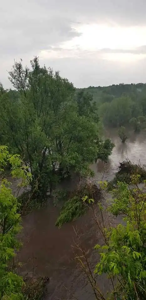 На Кіровоградщині злива позмивала з дороги асфальт (ФОТО)
