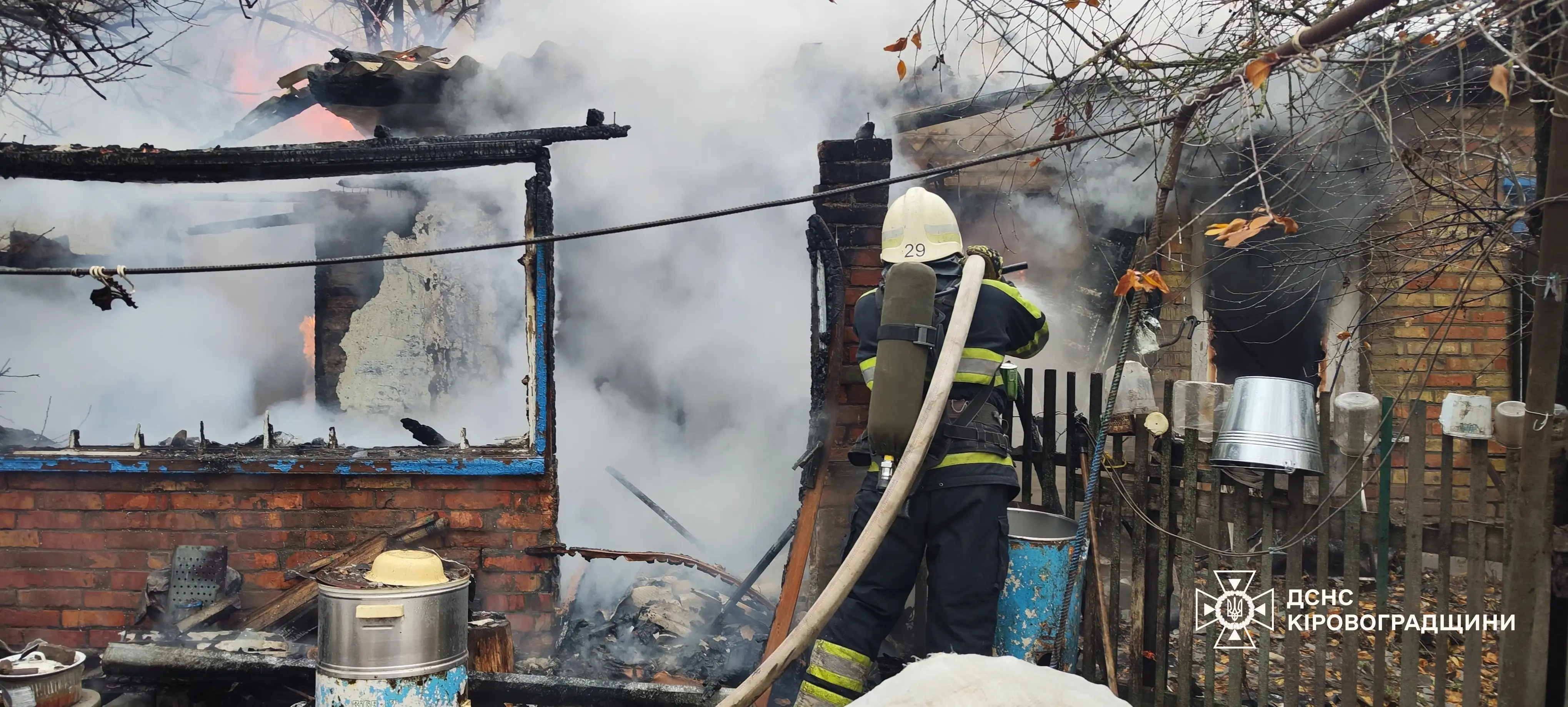 шість годин гасили пожежу у будинку в Кіровоградській області